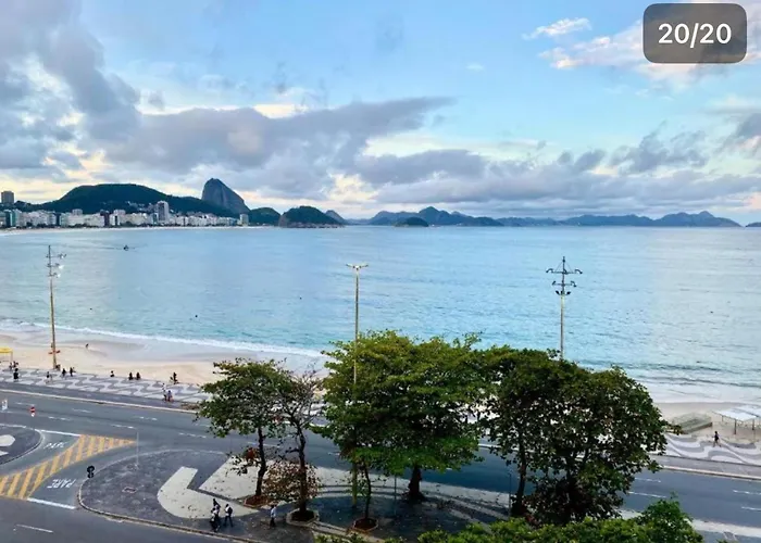 Copacabana- 3 Quartos Beira Mar
